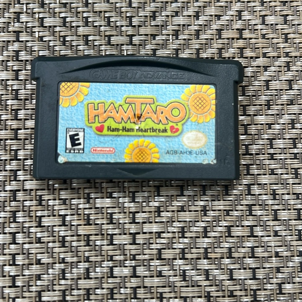 HamTaro Ham-Ham Heartbreak . 2003 model AGB-002 Gameboy Advance